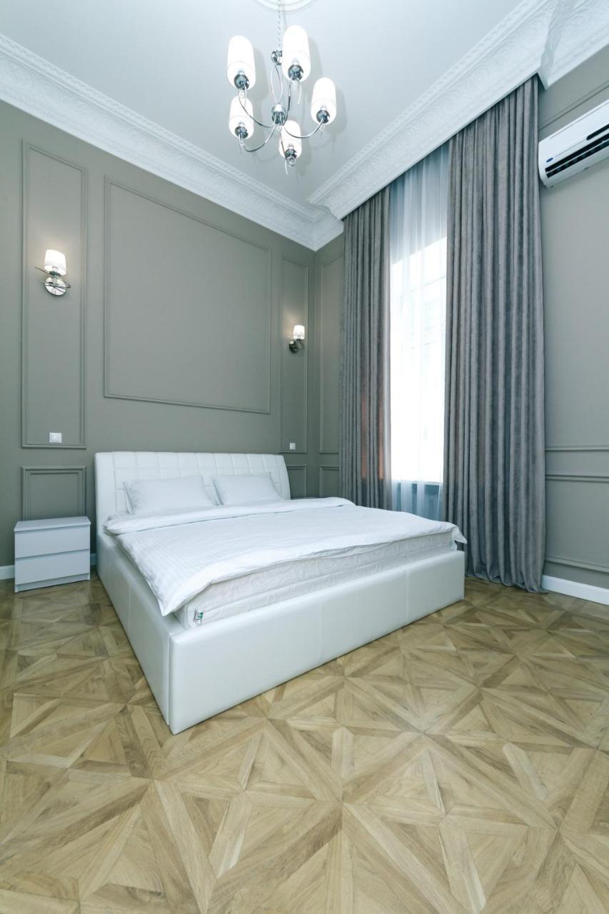 Vip Apartment Near Kreschatyk, 31А Pushkinska Street Kiev Exterior foto
